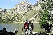 Sortida de muntanya i cultura, Rut i Gemma a l'estany de Laurenti, a França
